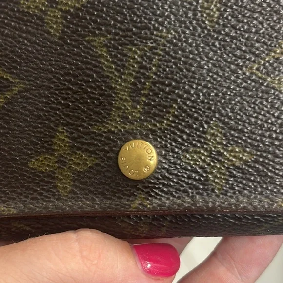 Vintage Louis Vuitton Monogram Wallet - Picture 6 of 6